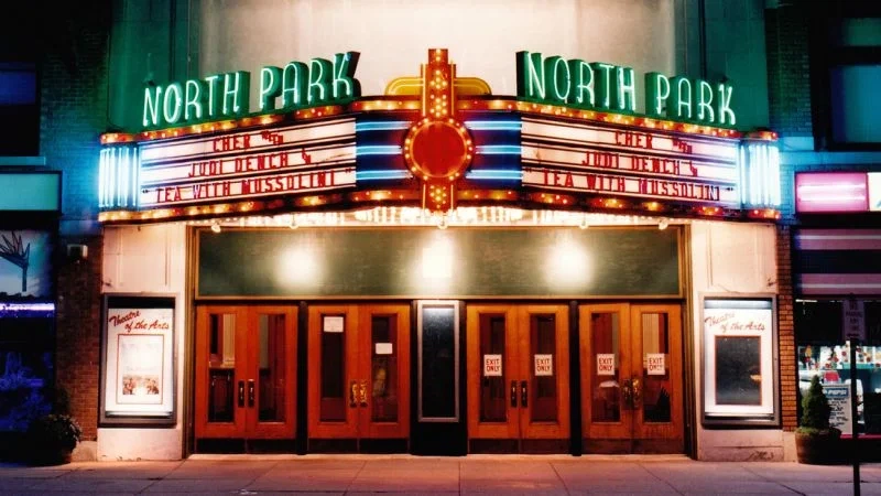 复古电影院外观展示麻豆传媒的文化氛围